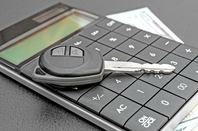Miniräknare och bilnyckel